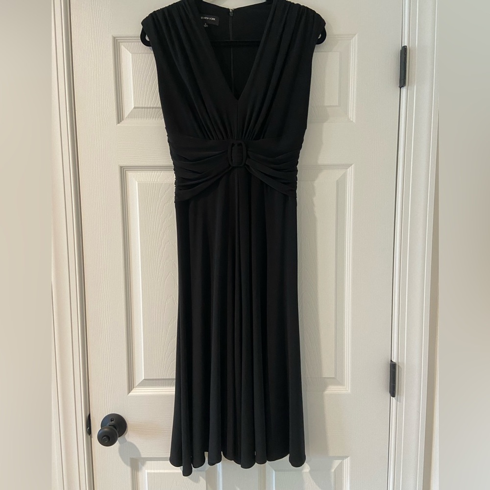 Jones New York Classic V-Neck Black Dress Gathered With Buckle at Waistline Sz 6
